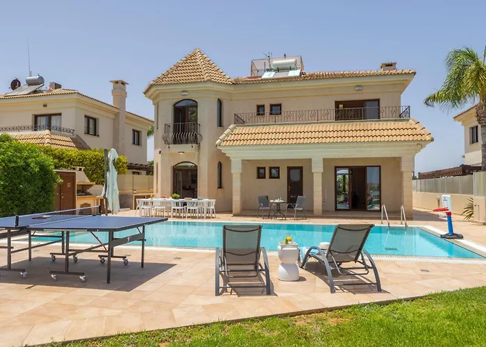 Sunnyvillas: 4br Seafront Villa*private Pool*bw44 Protaras